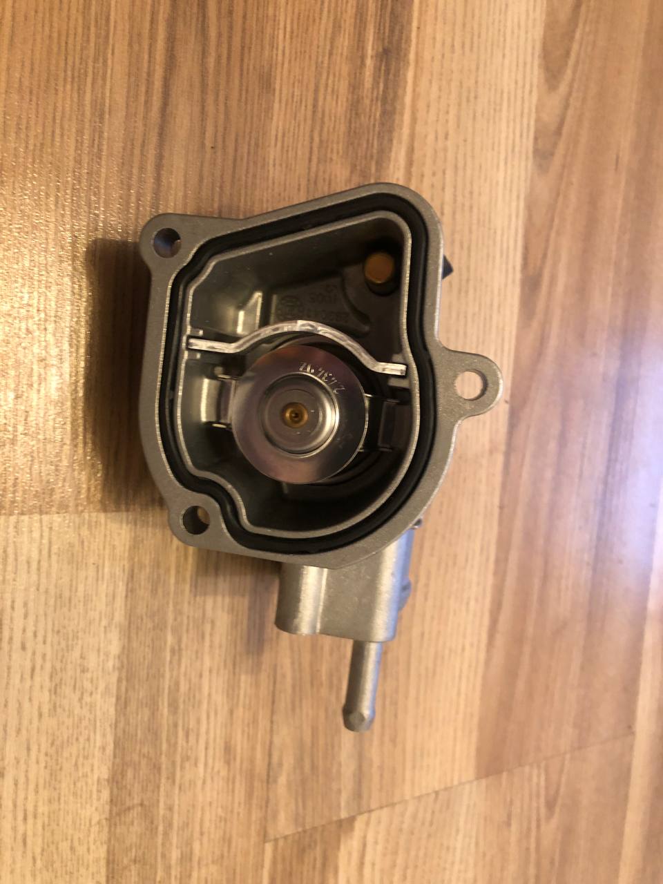 Mercedes OM611 OM612 220 270 CDI Engine Thermostat BEHR 2.434.92 W202 W203 W210